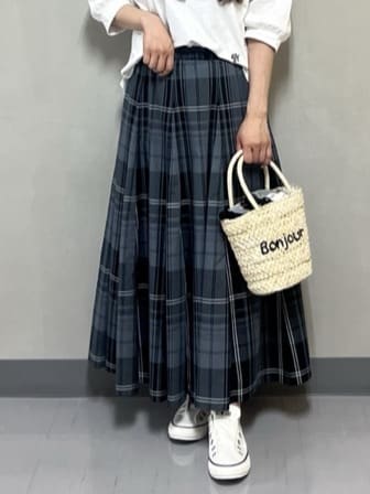 Minaさんの「Dessin｜【360度可愛い】バックヘンリーカットソー5分袖」を使ったコーディネート