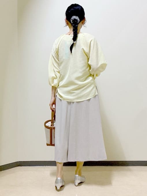  beni_gingerさんの「Reflect｜【接触冷感】ボリュームスリーブサテンジャカードブラウス」を使ったコーディネート