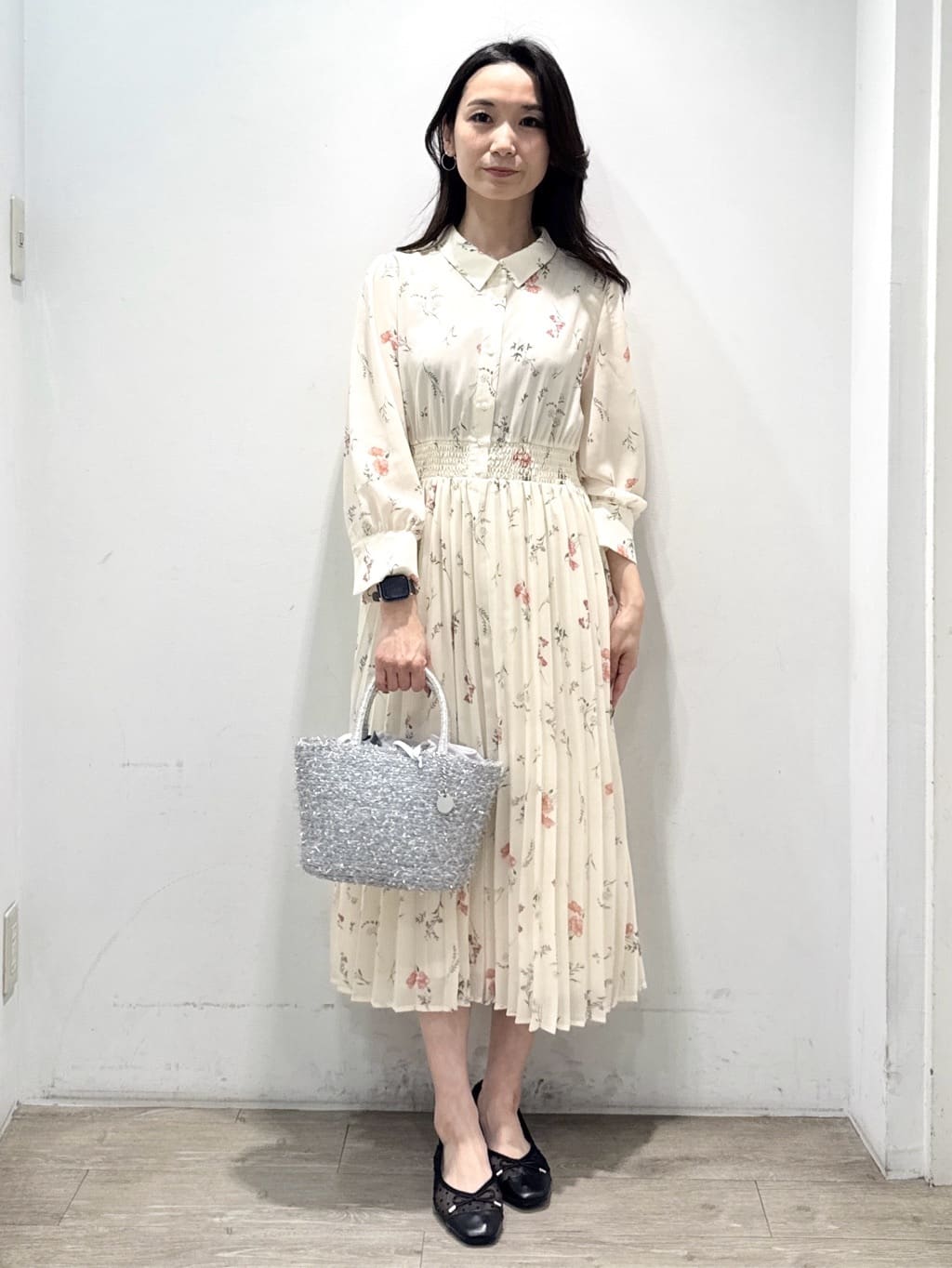 yuicciさんの「OPAQUE.CLIP｜衿付き花柄プリーツフレアワンピース【洗濯機OK／イージーアイロン】」を使ったコーディネート