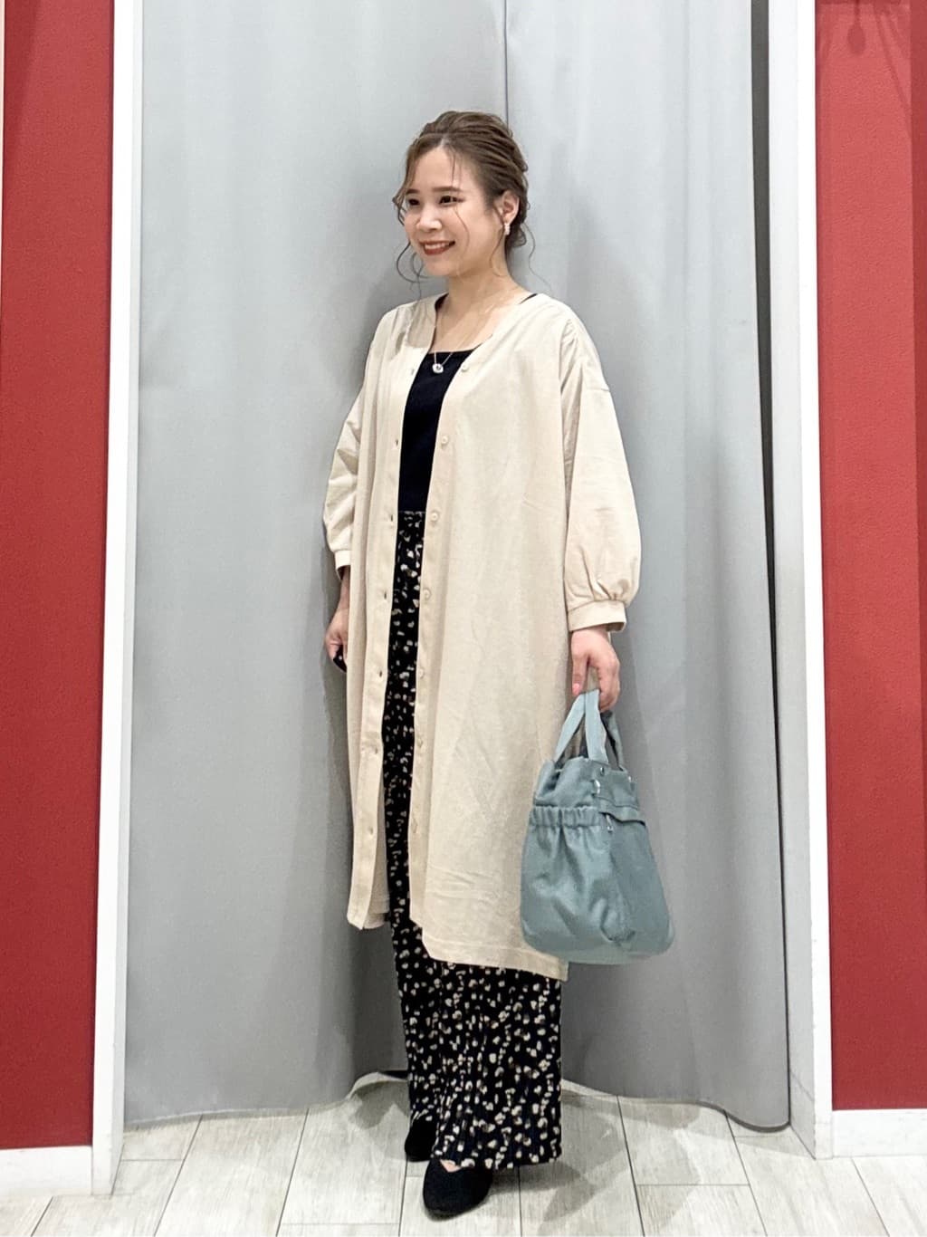 shioさんの「SHOO･LA･RUE｜【洗濯機可/S-LL】1枚でも羽織でも キーネックシャツワンピース」を使ったコーディネート