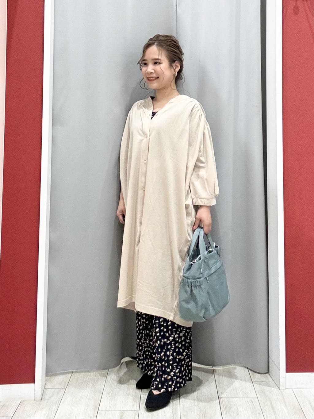 shioさんの「SHOO･LA･RUE｜【洗濯機可/S-LL】1枚でも羽織でも キーネックシャツワンピース」を使ったコーディネート