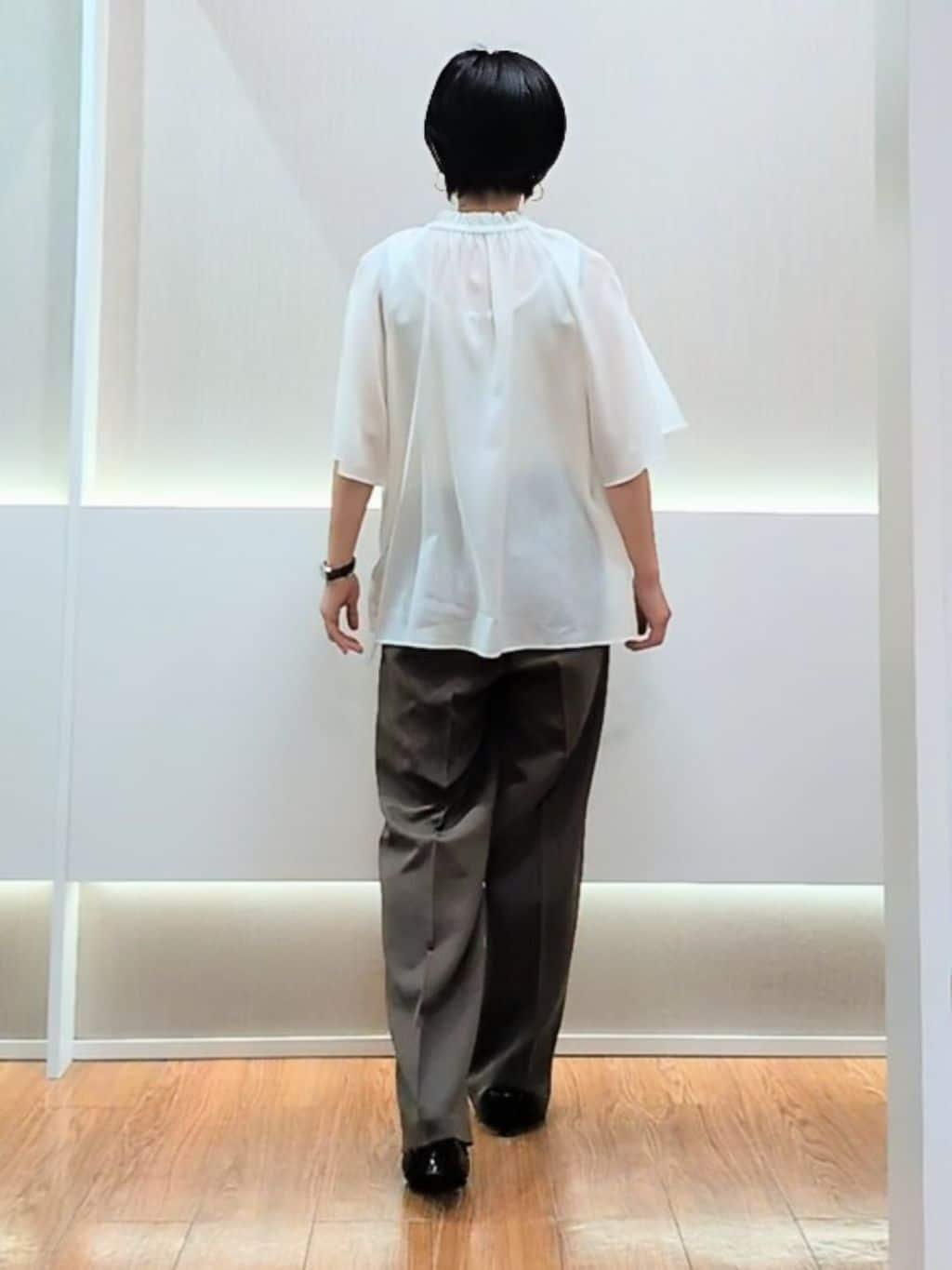 ミズタさんの「UNTITLED｜【シアー/首元フリル】シルキーシフォンブラウス」を使ったコーディネート