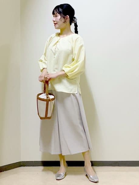  beni_gingerさんの「Reflect｜【接触冷感】ボリュームスリーブサテンジャカードブラウス」を使ったコーディネート