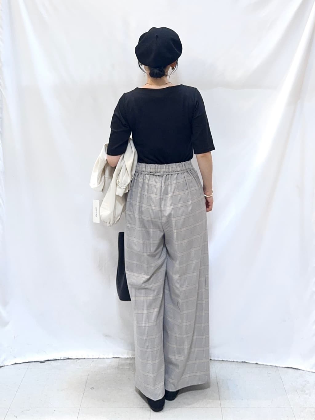 𝐇𝐢𝐫𝐨𝐦𝐢さんの「SHOO･LA･RUE｜【ネックアソート/洗濯機可】テレコ5分袖トップス」を使ったコーディネート