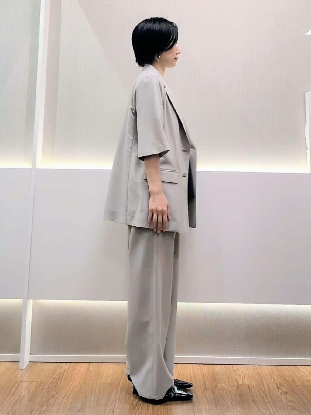 ミズタさんの「UNTITLED｜【シワになりにくい/セットアップ可/接触冷感】ハーフスリーブジャケット」を使ったコーディネート