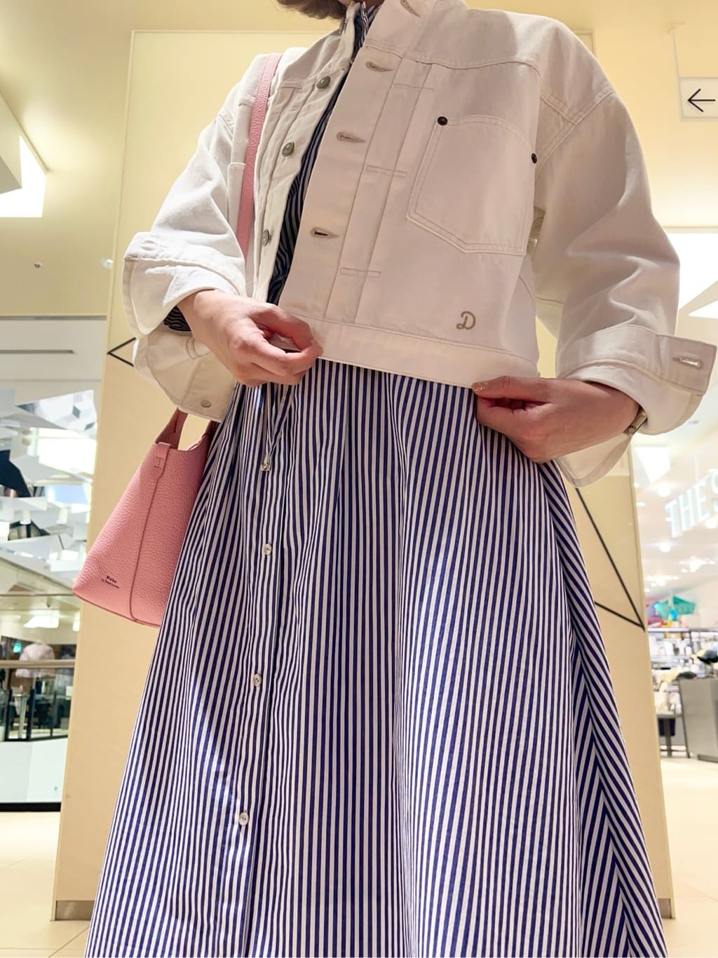 yahataさんの「DRESSTERIOR｜【ウォッシャブル】バンドカラー ホワイトＧジャン」を使ったコーディネート
