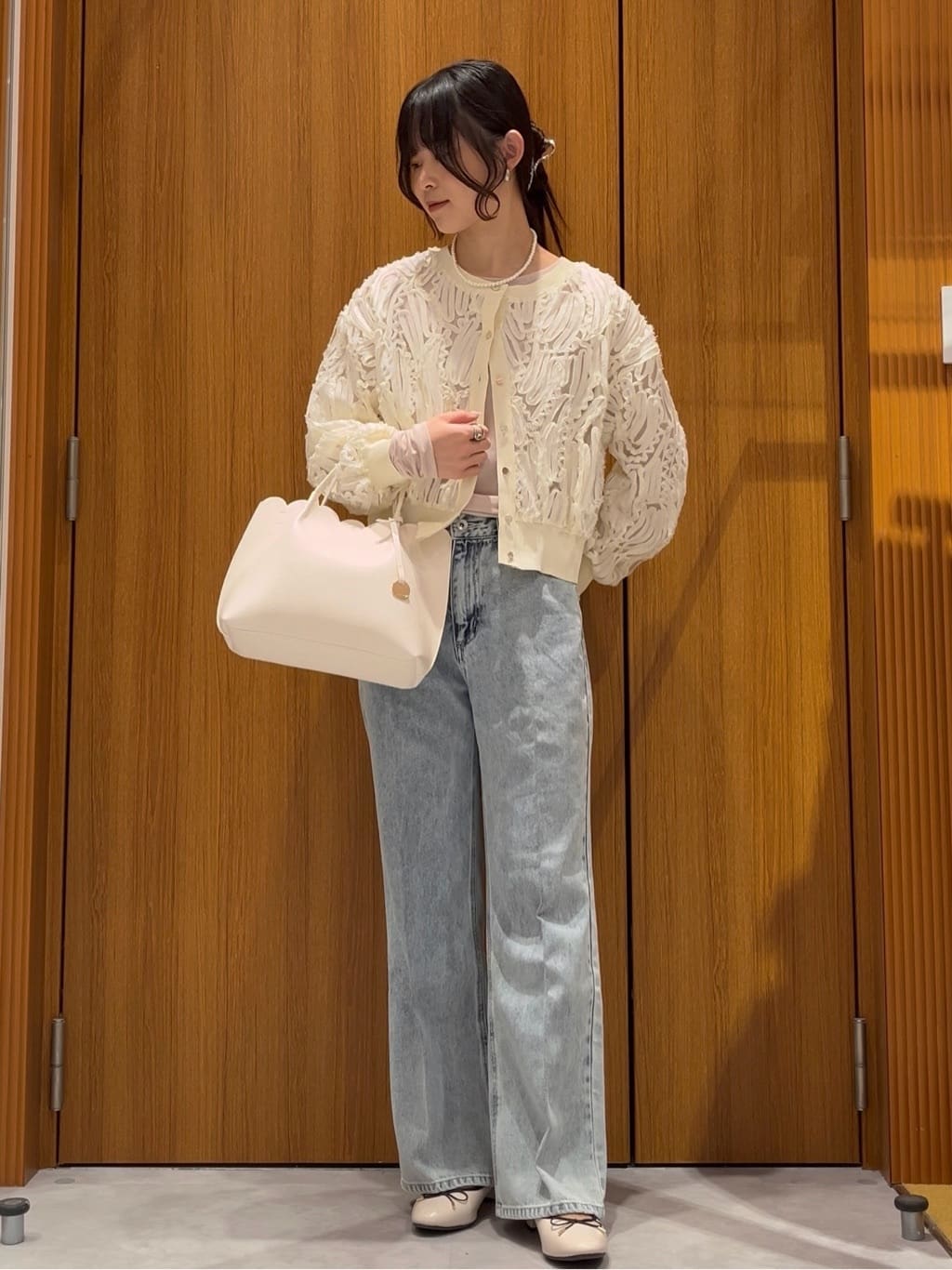 リンナさんの「index｜シアー幾何刺繍カーディガン【洗濯機OK】」を使ったコーディネート