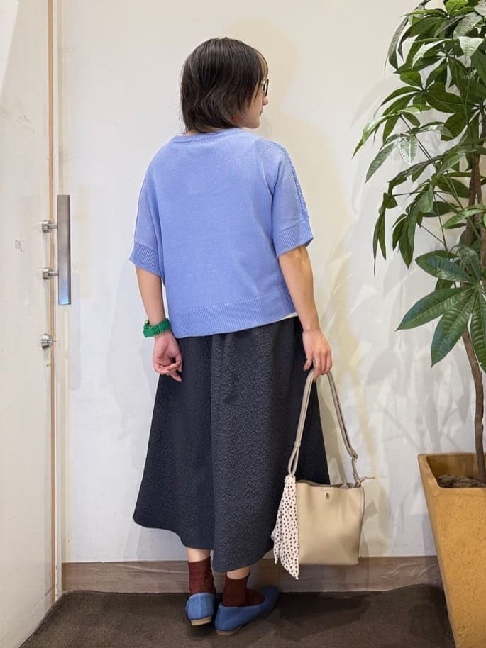 misakiさんの「SHOO･LA･RUE｜【2点セット/洗濯機可/S-LL】透かし編みで涼やか 大人のドルマンニット」を使ったコーディネート