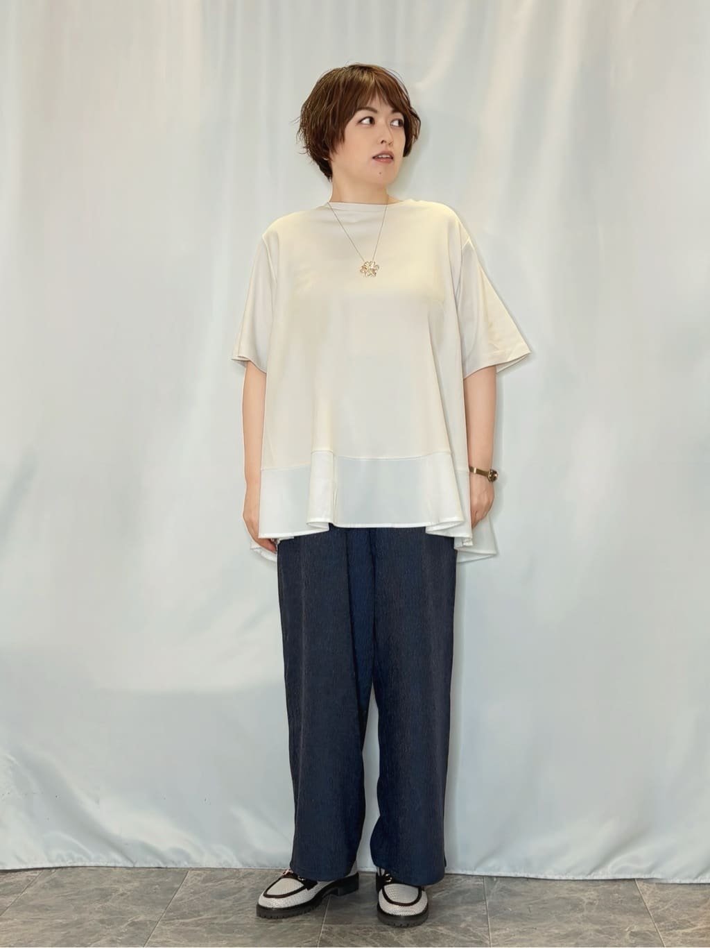 たみさんの「SHOO･LA･RUE｜【洗濯機可/UV】さらっとしたタッチが心地よい ショート丈 Vネックカーディガン」を使ったコーディネート