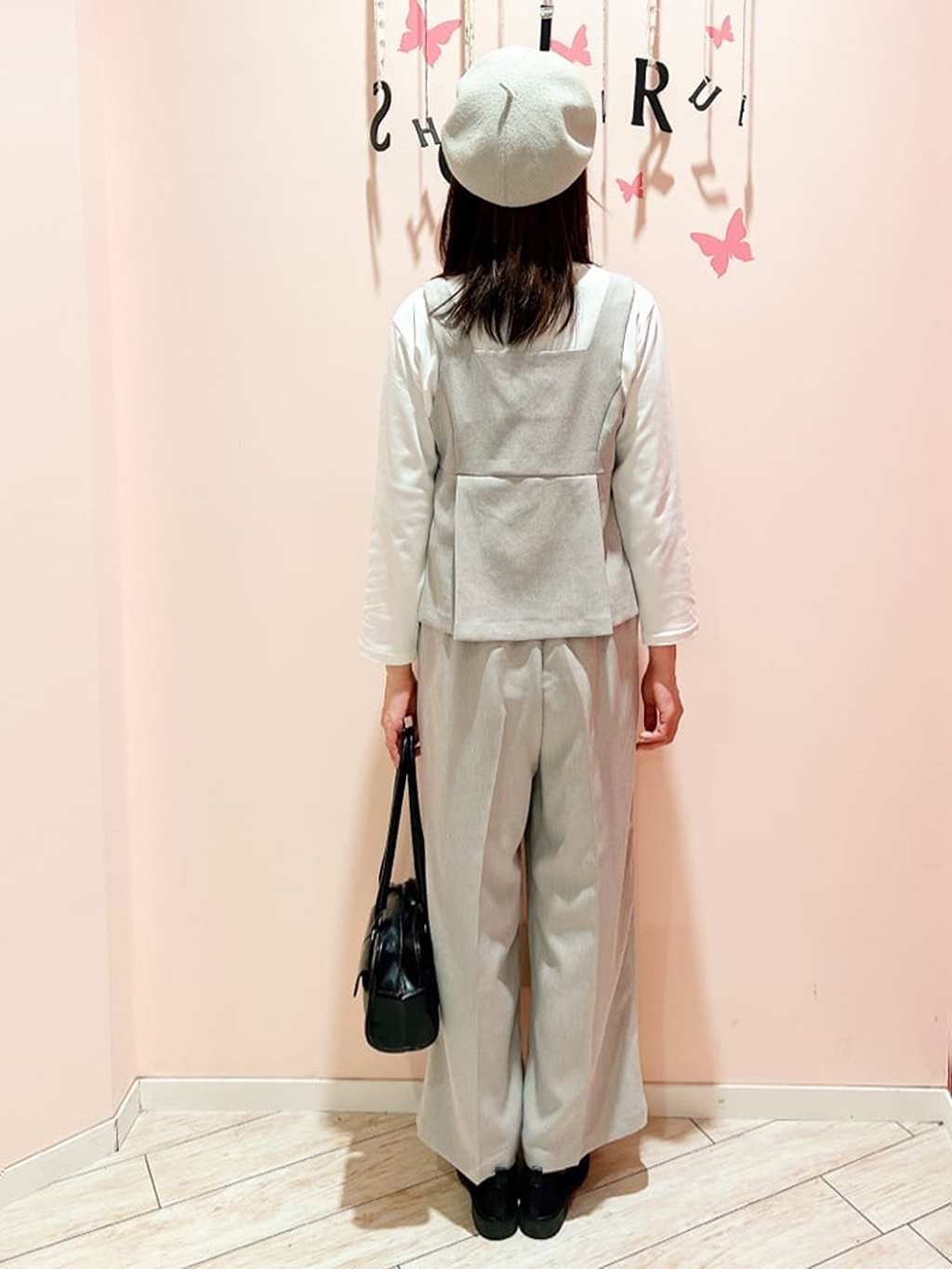 Muuさんの「SHOO･LA･RUE｜【UV/抗菌防臭/洗濯機可】小さめロゴの大人スムースロンT」を使ったコーディネート