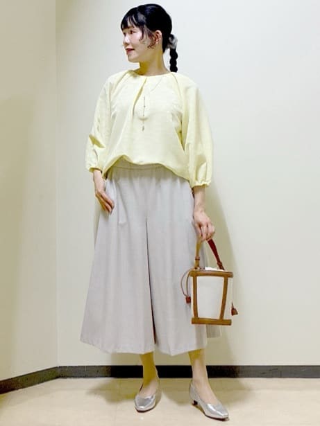  beni_gingerさんの「Reflect｜【接触冷感】ボリュームスリーブサテンジャカードブラウス」を使ったコーディネート