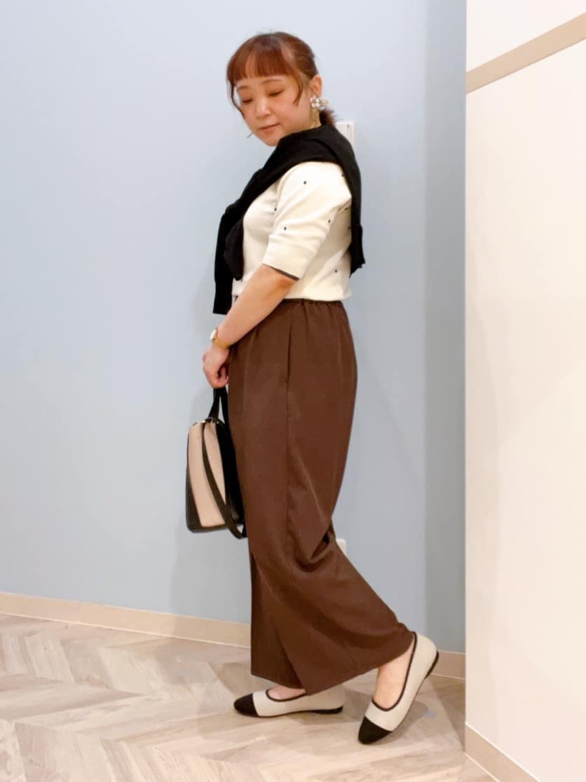 kitaさんの「SHOO･LA･RUE｜【洗濯機可/UV】さらっとしたタッチが心地よい ショート丈 Vネックカーディガン」を使ったコーディネート