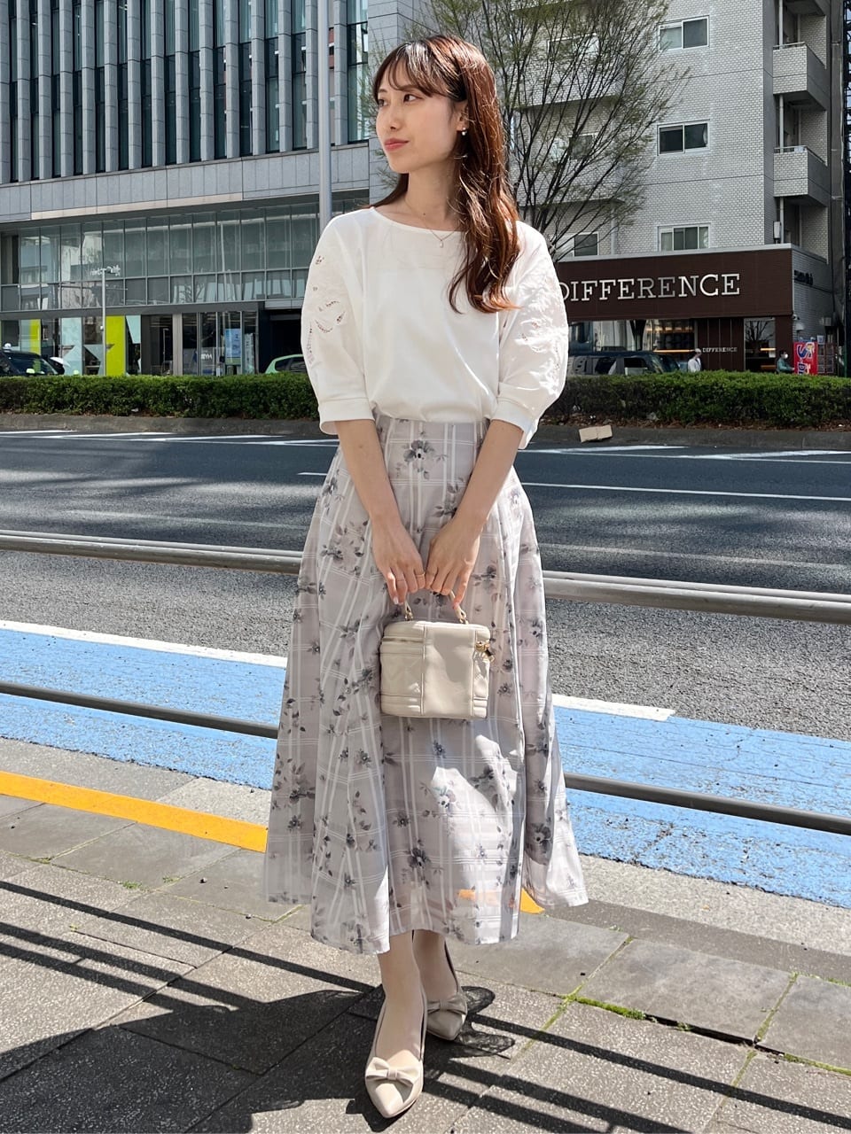 はばさんの「Couture brooch｜【接触冷感・UVカット】エンブロドルマントップス」を使ったコーディネート