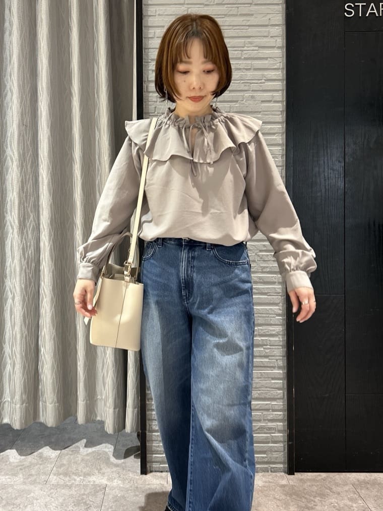 ga_riさんの「THE SHOP TK｜大人のフェミニンカジュアルに エアリーフリルブラウス」を使ったコーディネート
