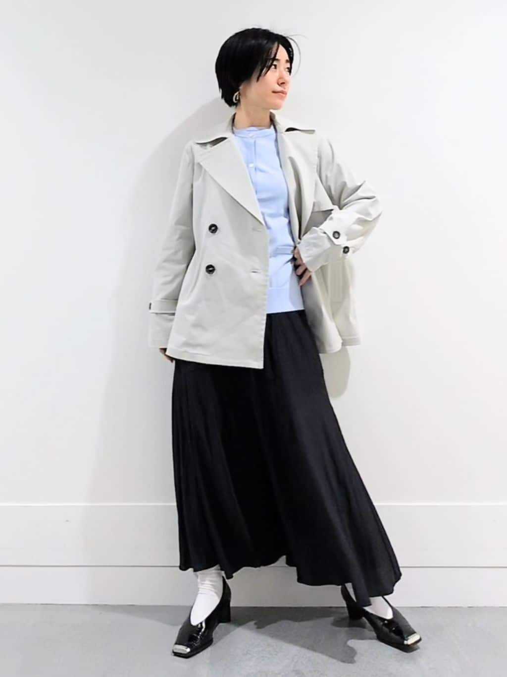 ミズタさんの「UNTITLED｜【定番人気/はっ水/洗える】タスランショートトレンチコート」を使ったコーディネート