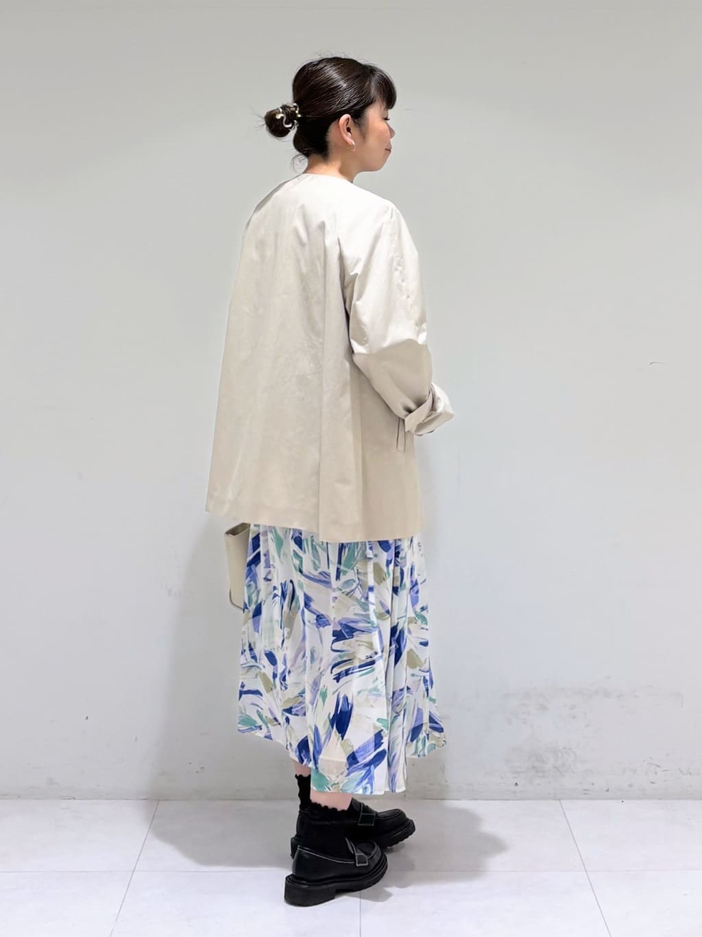 tsuyuさんの「INDIVI｜【ミドルサイズ／合皮／ショルダー付】スタッズ風メタルバッグ」を使ったコーディネート