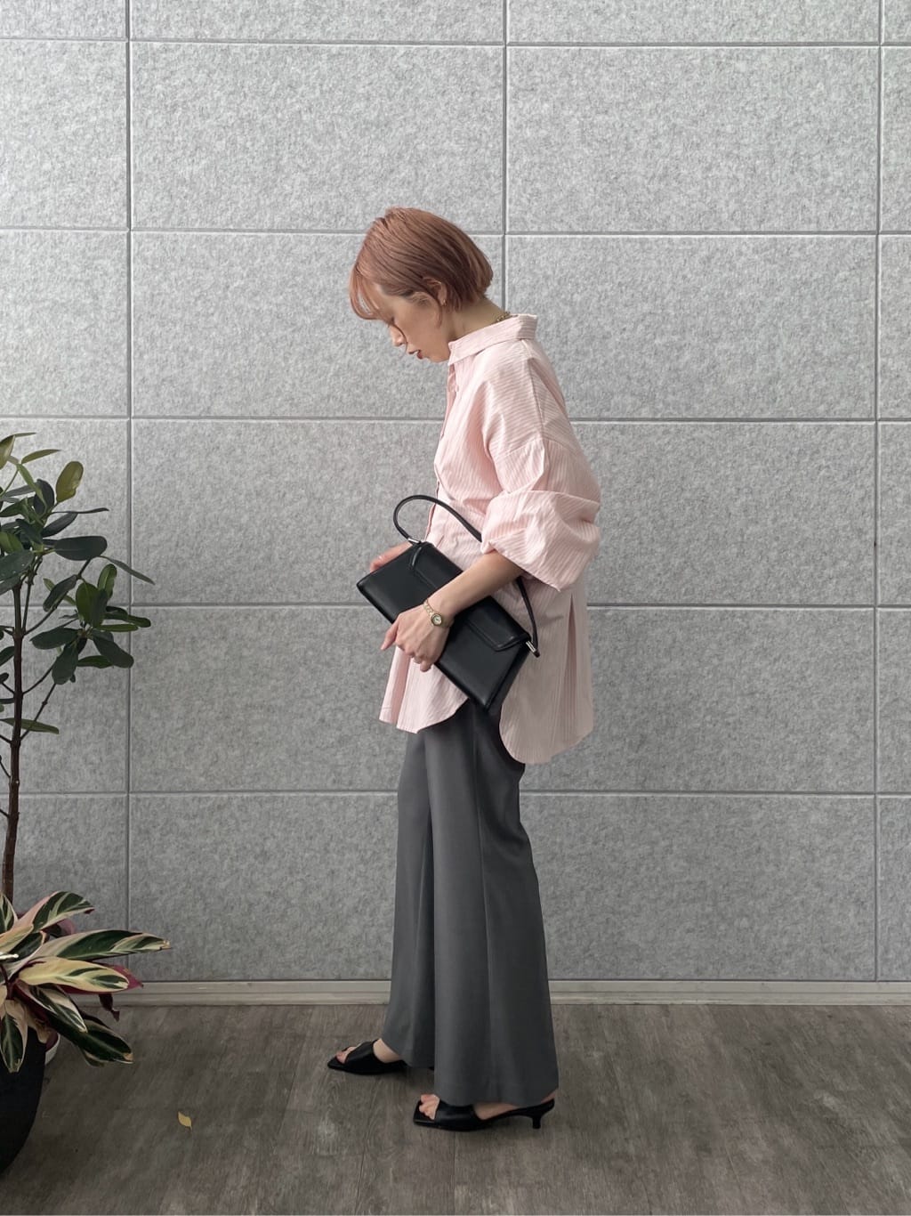 mikuさんの「INDIVI｜Comfy SET UP｜ストレートフレアパンツ【セットアップ対応／通勤／カセット服／接触冷感／UV」を使ったコーディネート