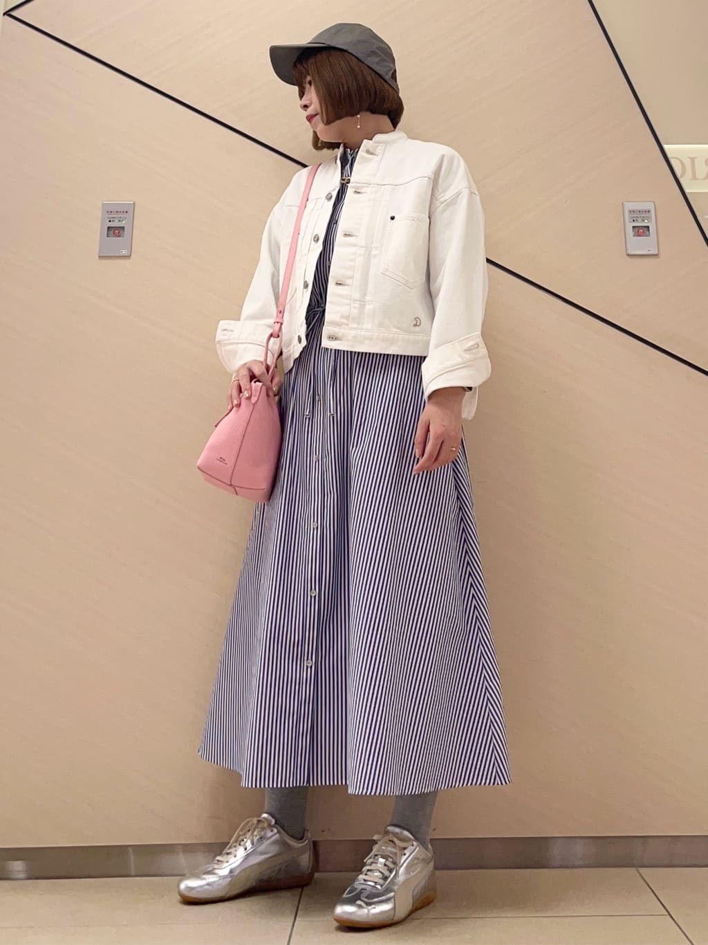 yahataさんの「DRESSTERIOR｜【ウォッシャブル】バンドカラー ホワイトＧジャン」を使ったコーディネート