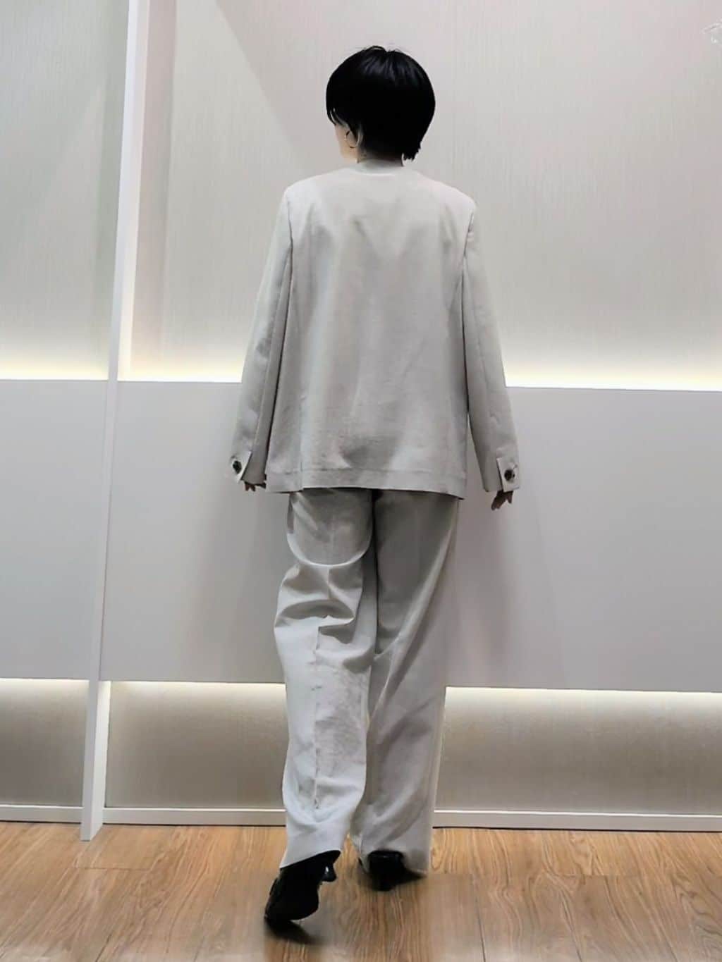 ミズタさんの「UNTITLED｜◆【さらりと快適/セットアップ可/UV/接触冷感】スラブカラーレスジャケット」を使ったコーディネート