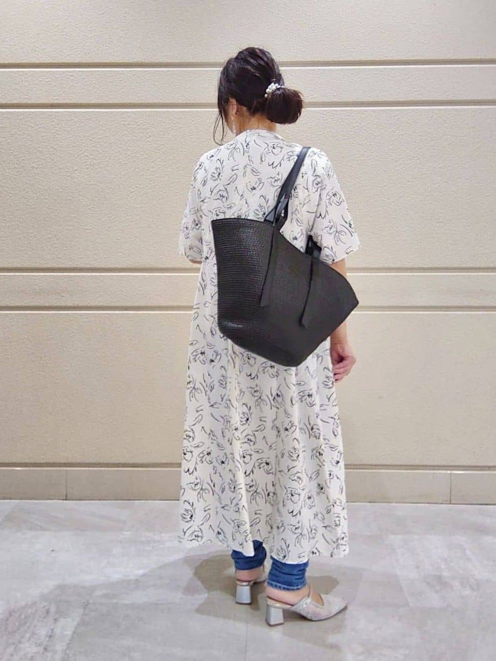 TOMOMIさんの「INDIVI｜【通年活躍！褒められデニム】スキニー デニムパンツ」を使ったコーディネート