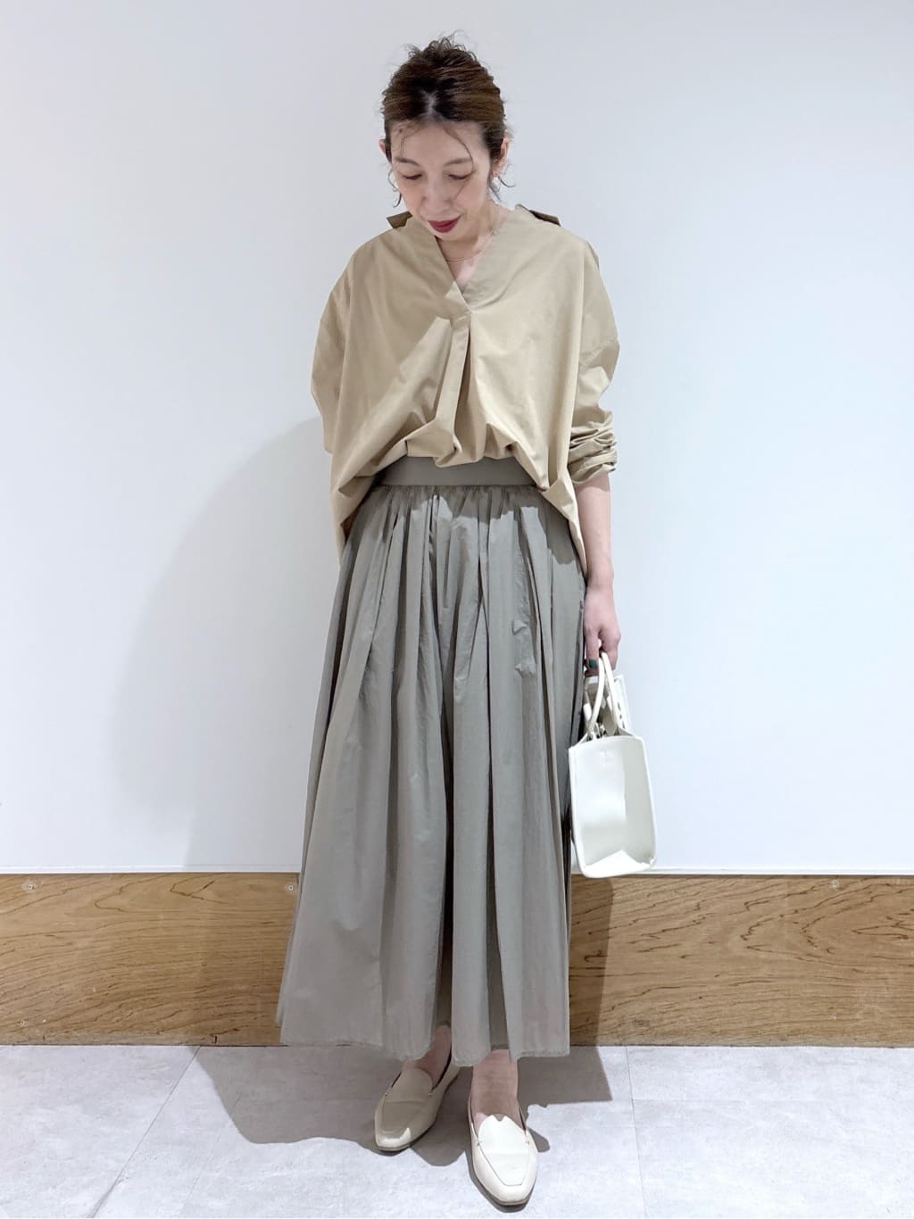 はなさんの「OPAQUE.CLIP｜バックシャンスキッパーシャツ【洗濯機OK】」を使ったコーディネート