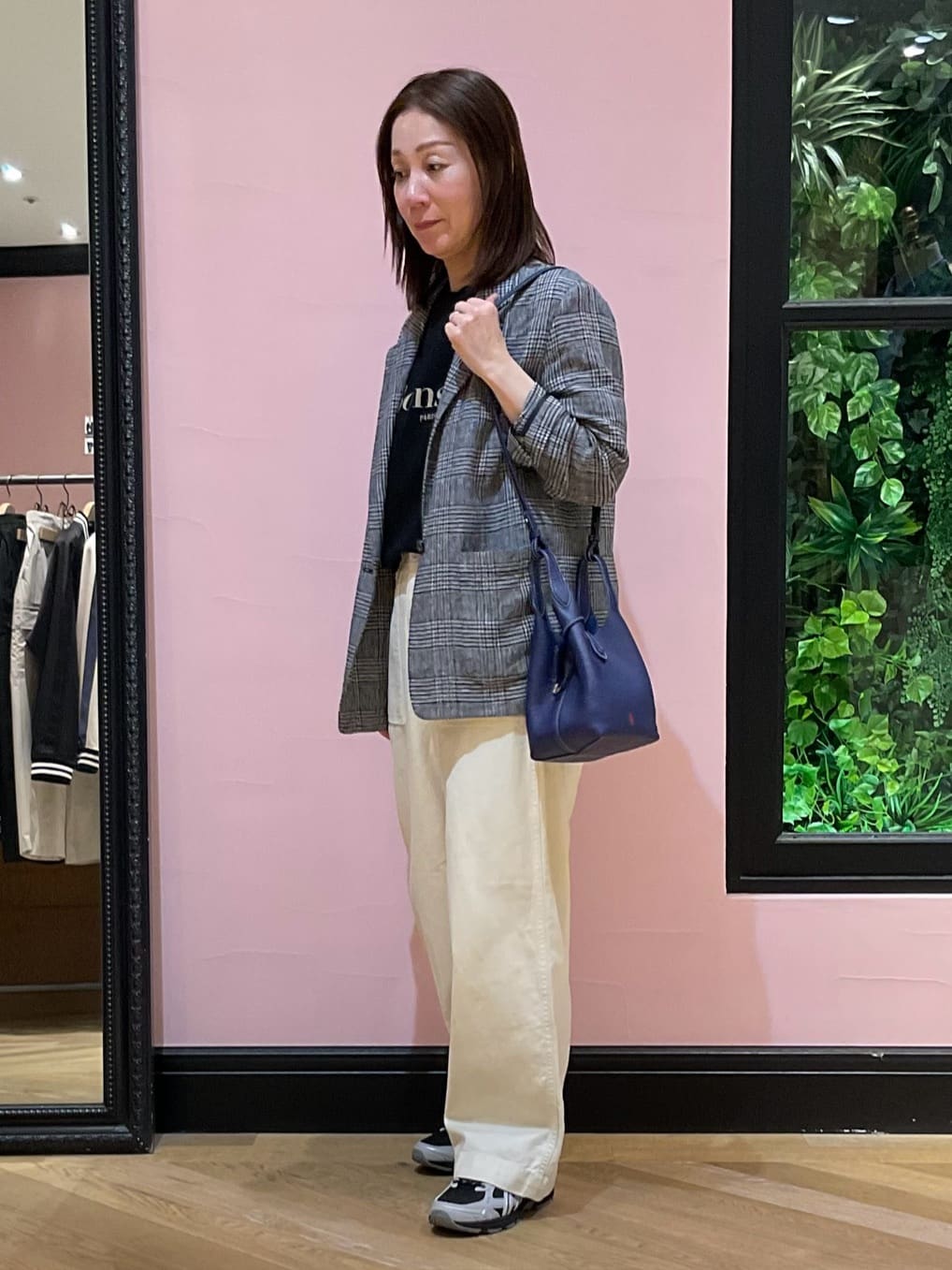 Hiwatashiさんの「DRESSTERIOR｜【接触冷感／抗菌防臭／消臭】アイスクリアコットン Bonsoir ロゴTシャツ」を使ったコーディネート