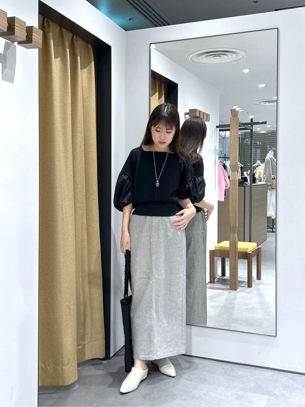 Renoさんの「INDIVI｜ドッキングパフスリーブニット」を使ったコーディネート
