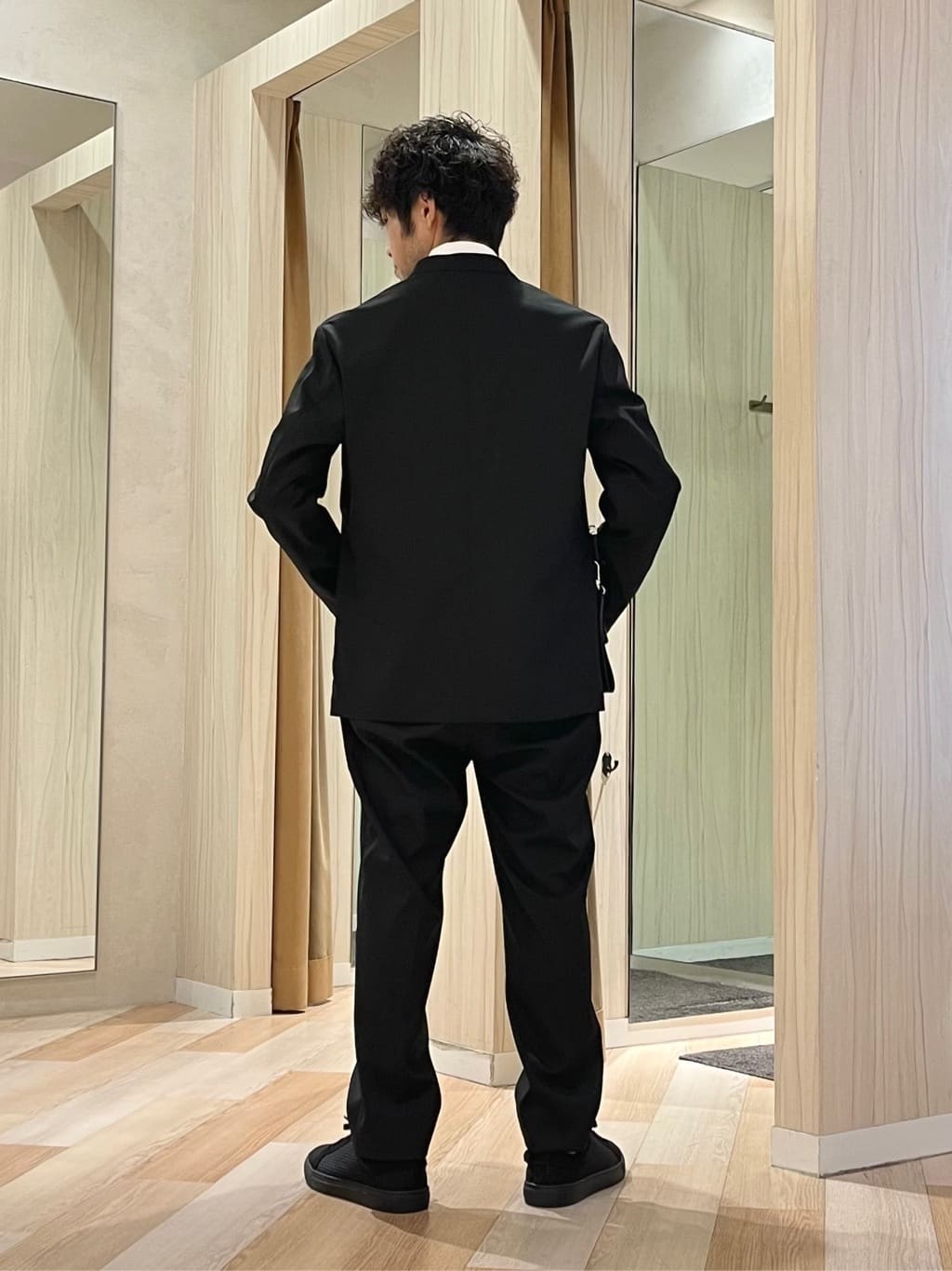 URAさんの「TAKEO KIKUCHI｜【ON／OFF兼用】CARREMANファブリック ノーカラージャケット」を使ったコーディネート