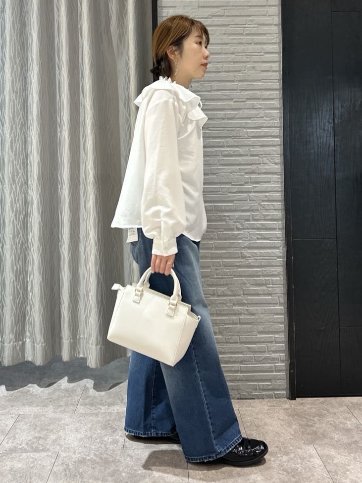 ga_riさんの「THE SHOP TK｜大人のフェミニンカジュアルに エアリーフリルブラウス」を使ったコーディネート