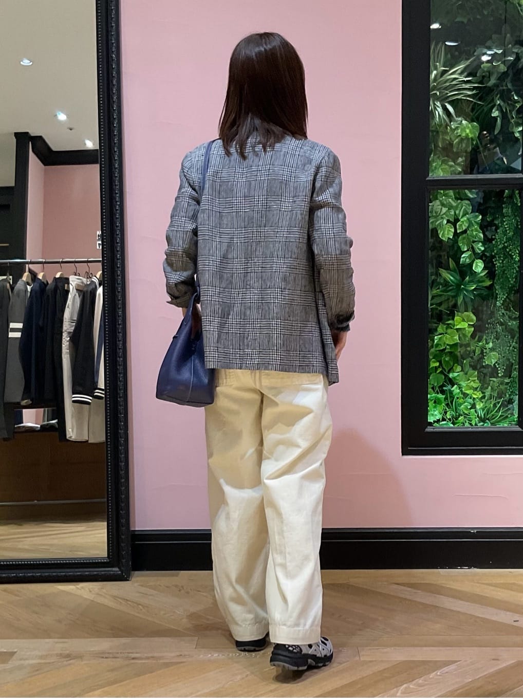 Hiwatashiさんの「DRESSTERIOR｜【接触冷感／抗菌防臭／消臭】アイスクリアコットン Bonsoir ロゴTシャツ」を使ったコーディネート