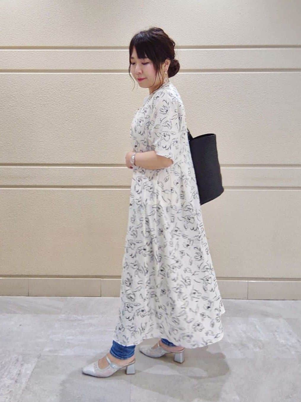 TOMOMIさんの「INDIVI｜【通年活躍！褒められデニム】スキニー デニムパンツ」を使ったコーディネート