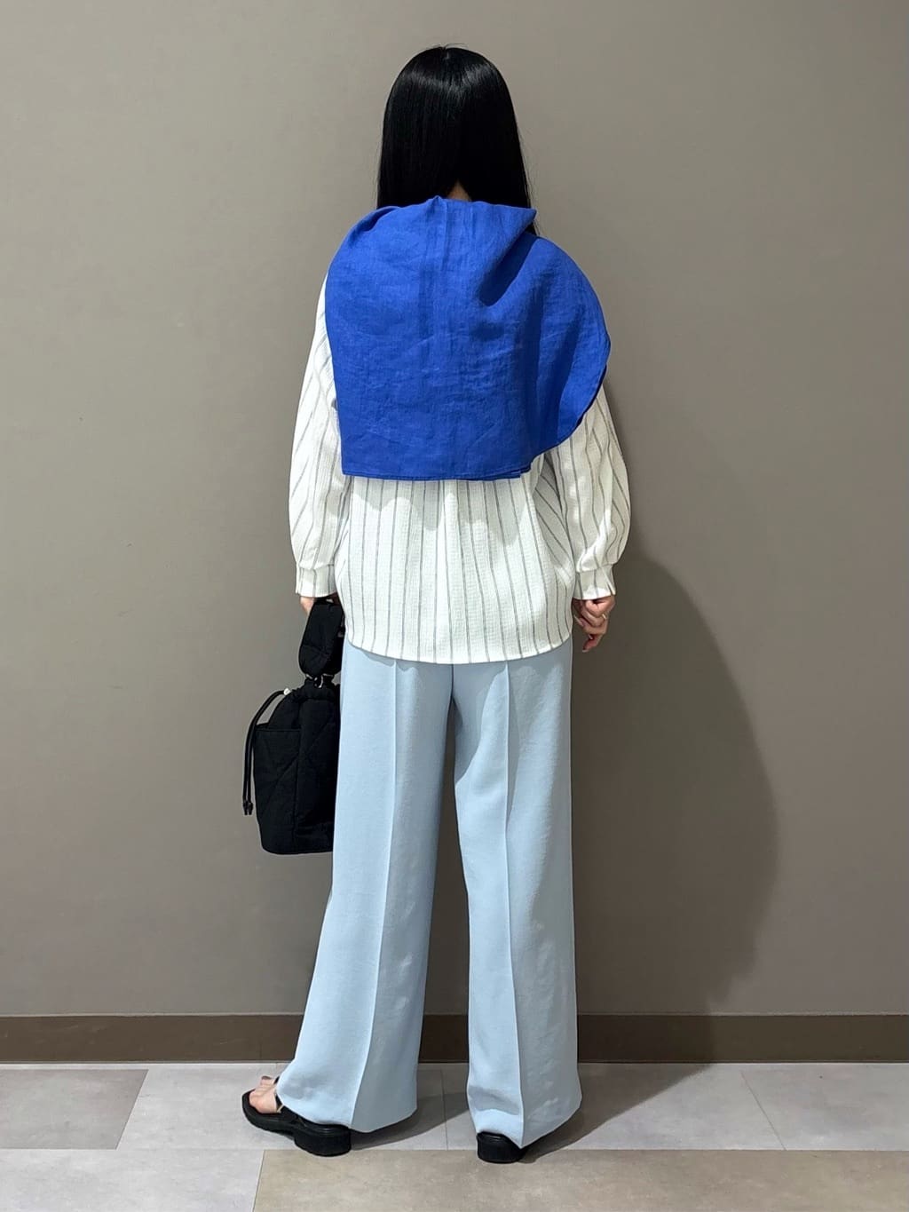 KEIKOさんの「INDIVI｜【接触冷感／2WAY】カシュクールリネンシャツ」を使ったコーディネート