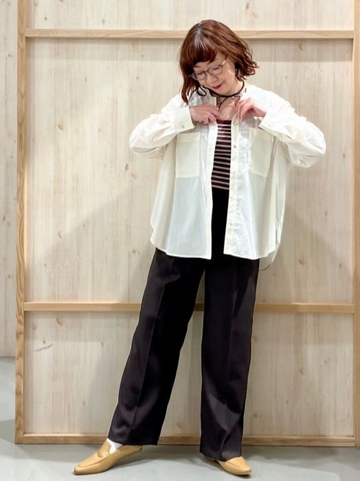 nakoさんの「THE SHOP TK｜【刻みネックですっきり見え】Wポケット金ボタンシャツ」を使ったコーディネート