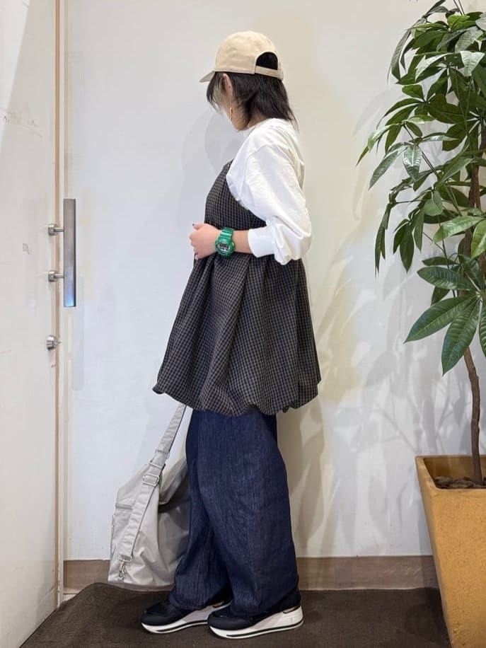 misakiさんの「SHOO･LA･RUE｜【洗濯機可/体型カバー/S-LL】後ろ姿も抜かりない ギンガムチェック柄バルーンキャミチュニック」を使ったコーディネート