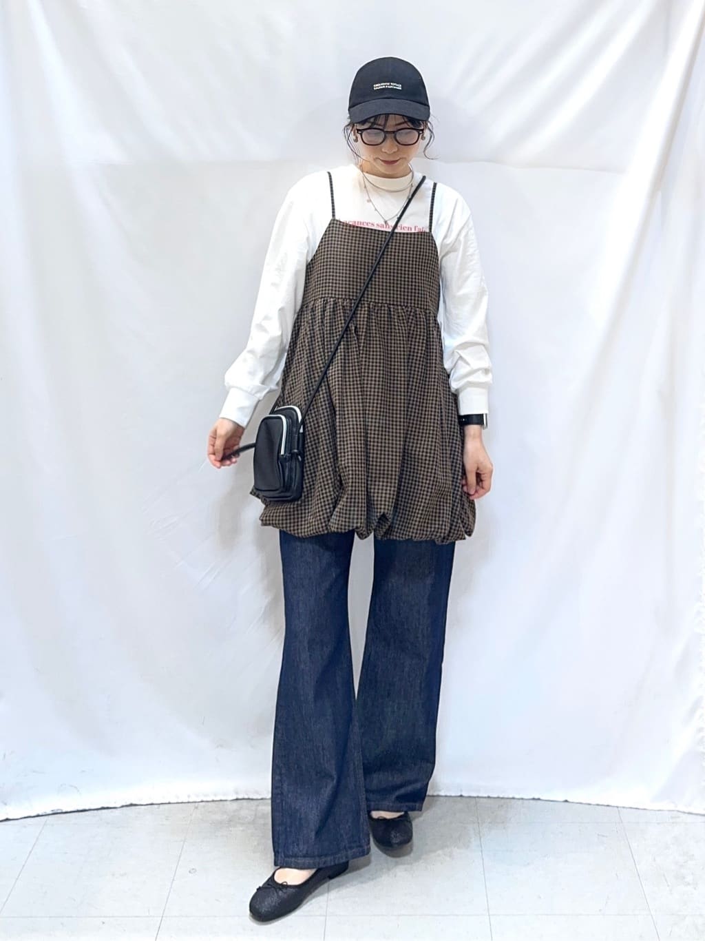 𝐇𝐢𝐫𝐨𝐦𝐢さんの「SHOO･LA･RUE｜【洗濯機可/体型カバー/S-LL】後ろ姿も抜かりない ギンガムチェック柄バルーンキャミチュニック」を使ったコーディネート