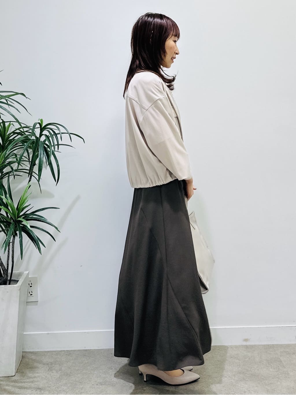 Miwaさんの「UNTITLED｜【接触冷感/通気性/洗える】Vネックフリルブラウス」を使ったコーディネート