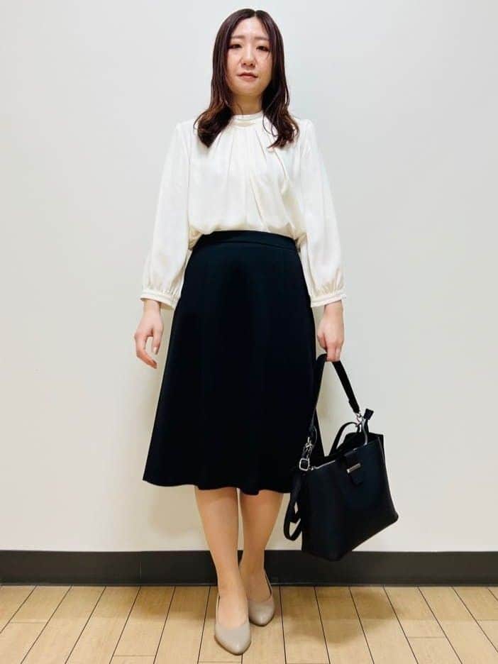 miiiさんの「Reflect｜タックスタンドカラーブラウス」を使ったコーディネート