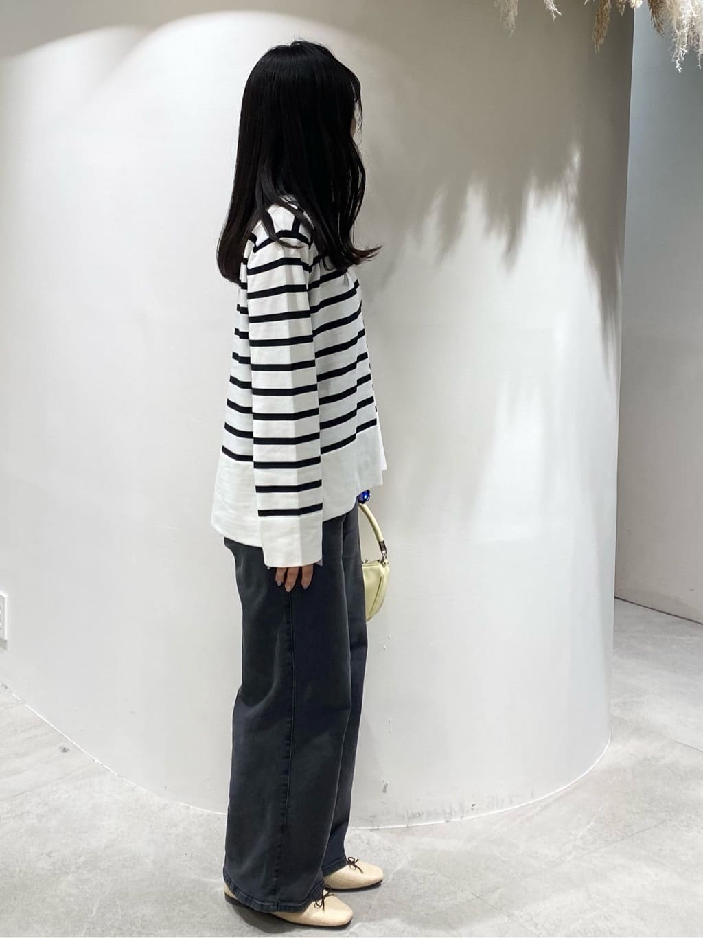 みなみさんの「OPAQUE.CLIP｜リラクシーボートネックニット／オーガニックコットン混【洗濯機OK／UVケア】《5col》」を使ったコーディネート