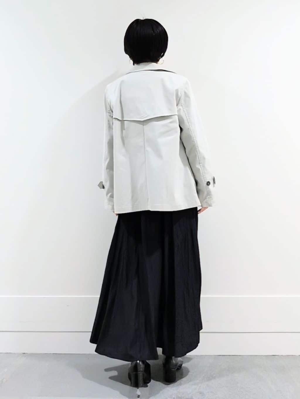 ミズタさんの「UNTITLED｜【定番人気/はっ水/洗える】タスランショートトレンチコート」を使ったコーディネート