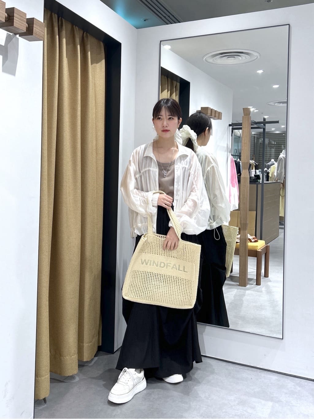 Renoさんの「INDIVI｜ランダムタックスカート」を使ったコーディネート