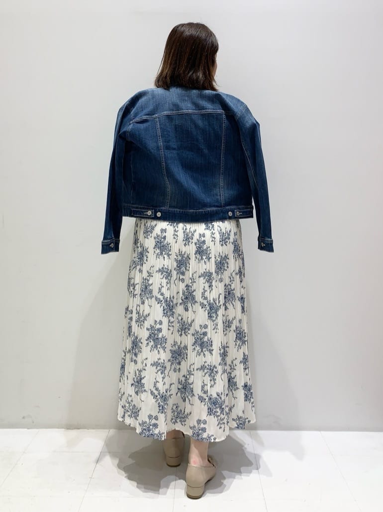 みいちゃんさんの「grove｜着心地軽やか、動きやすいストレッチデニムジャケット」を使ったコーディネート