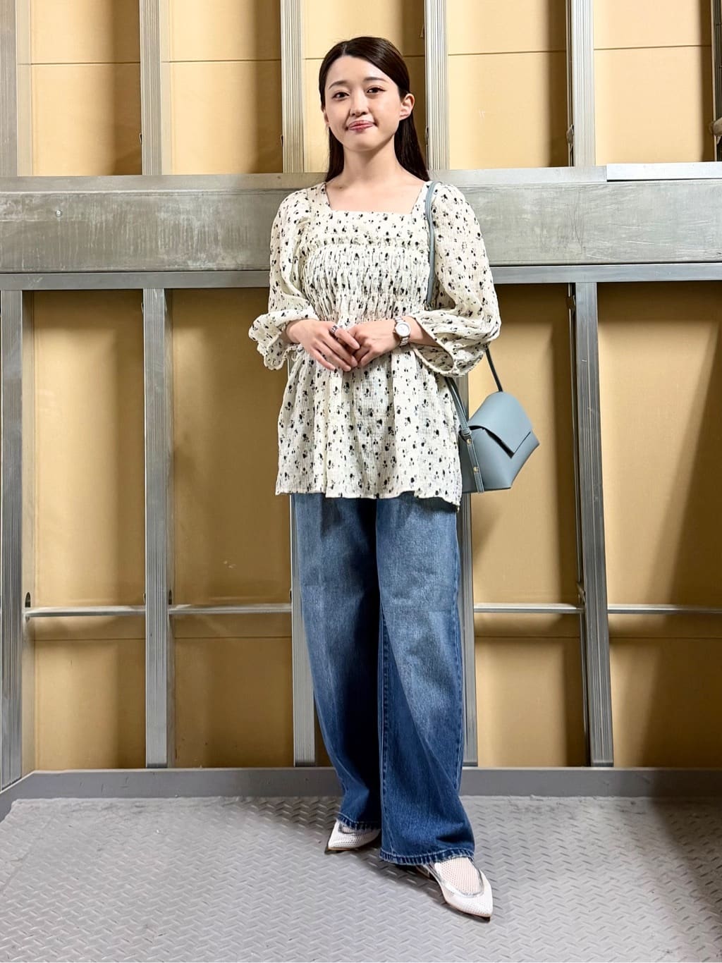 sahoさんの「THE SHOP TK｜大人のフェミニンスタイルに 花柄楊柳シャーリングブラウス」を使ったコーディネート