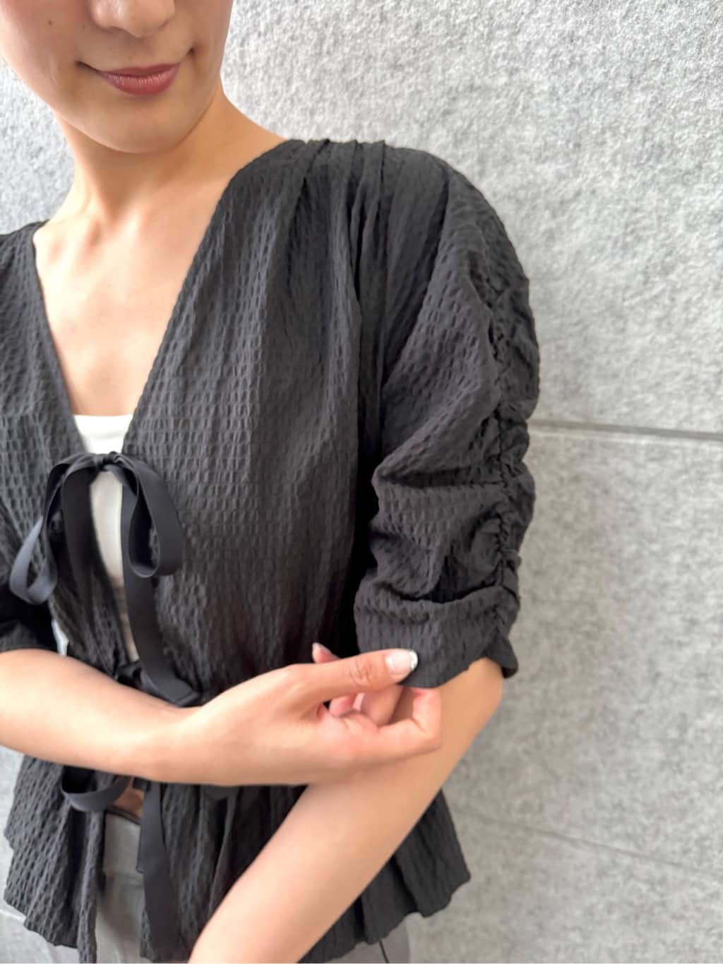 uchi__yamaさんの「CODE A｜front ribbon peplum blouse」を使ったコーディネート