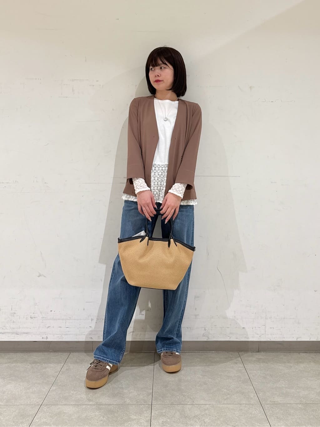 rinaさんの「INDIVI｜【洗える／レイヤードにおすすめ】シャーリングレース ロングTシャツ」を使ったコーディネート