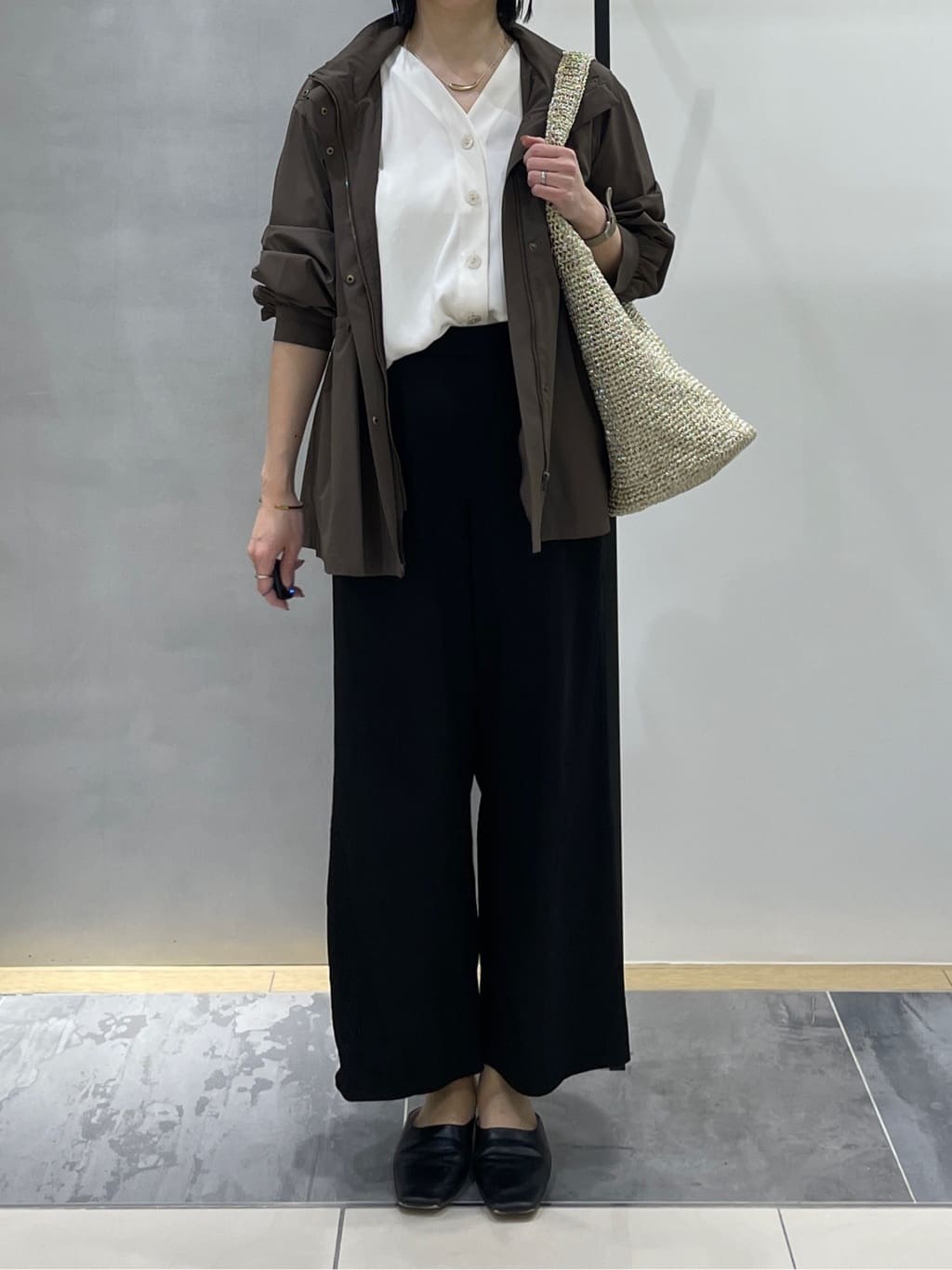 shihoさんの「INDIVI｜【撥水／フード取外し可】凹凸素材ブルゾン」を使ったコーディネート