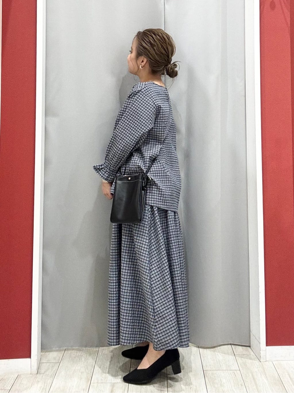 shioさんの「SHOO･LA･RUE｜【洗濯機可/UV】さらっとしたタッチが心地よい ショート丈 Vネックカーディガン」を使ったコーディネート