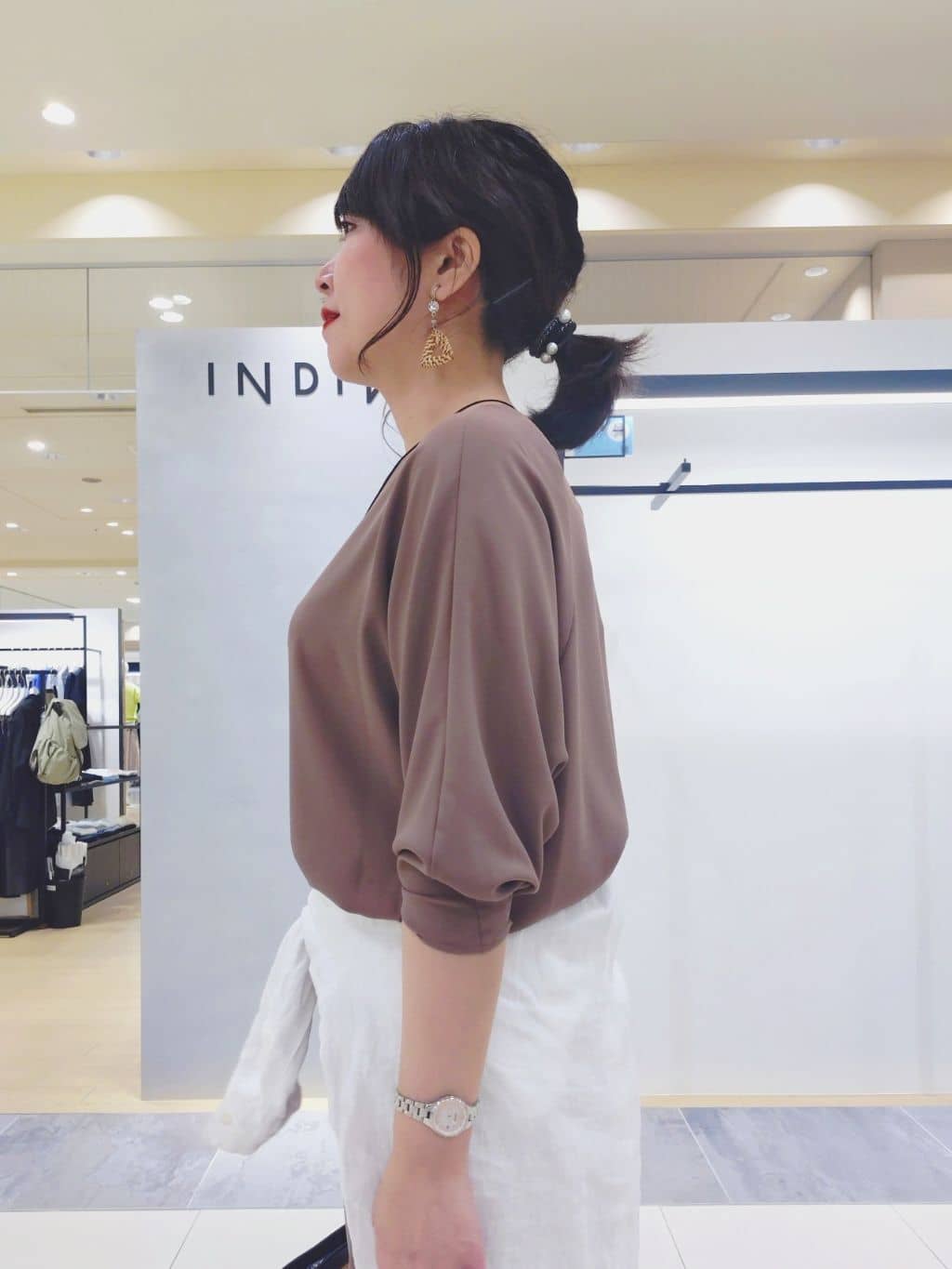 TOMOMIさんの「INDIVI｜【接触冷感／透湿／着る日傘】イージーワイドパンツ」を使ったコーディネート