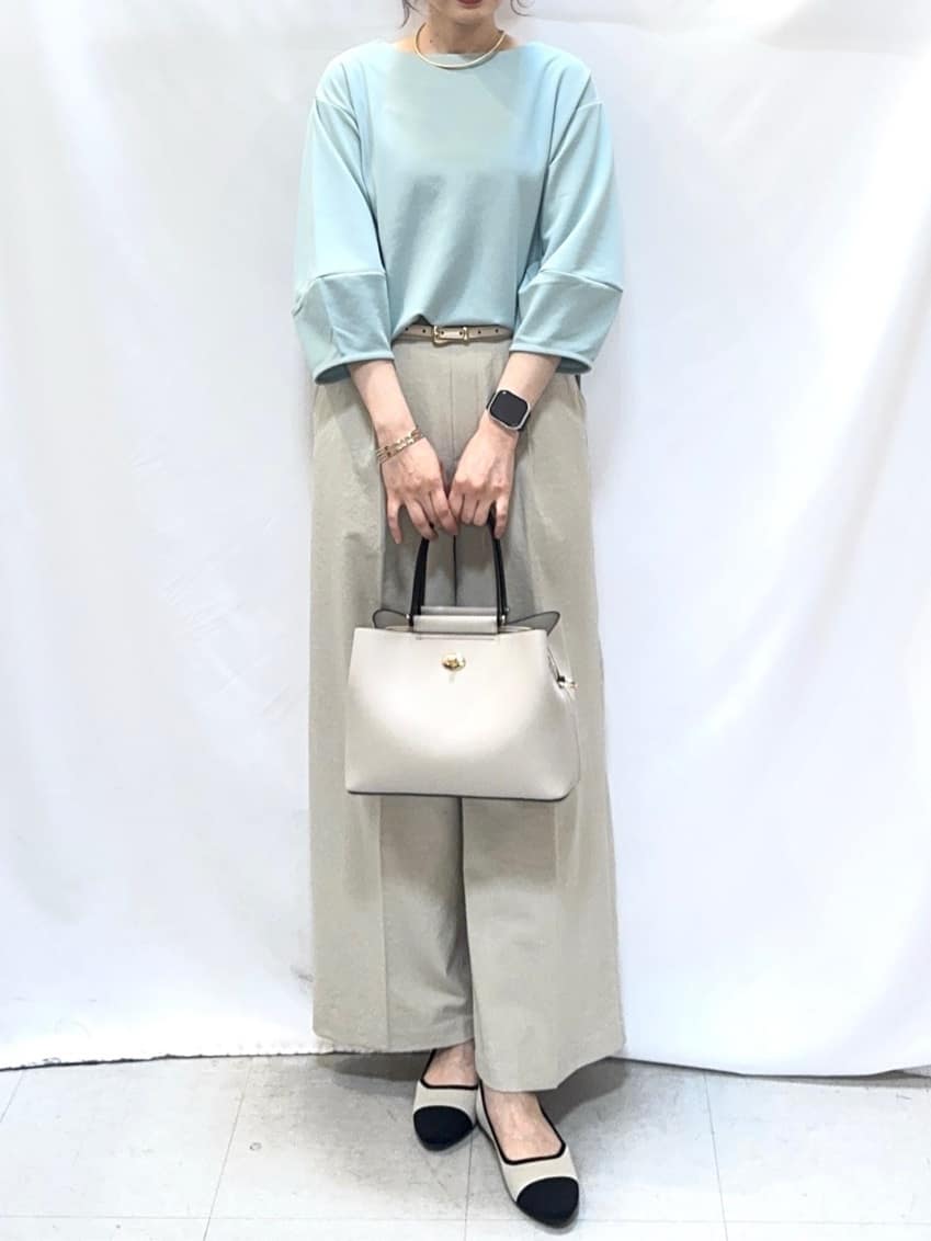 𝐇𝐢𝐫𝐨𝐦𝐢さんの「SHOO･LA･RUE｜【洗濯機可/セットアップ可/UV/SS-LL】楽してきちんと きれい見えゆったりワイドパンツ」を使ったコーディネート