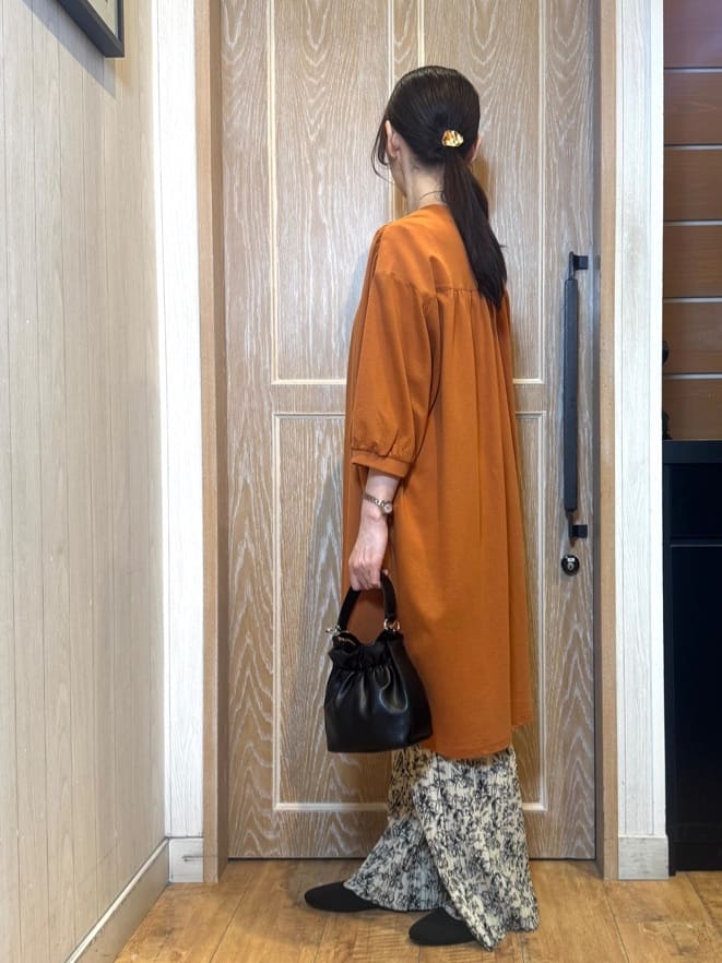 KAORIさんの「SHOO･LA･RUE｜【洗濯機可/S-LL】1枚でも羽織でも キーネックシャツワンピース」を使ったコーディネート