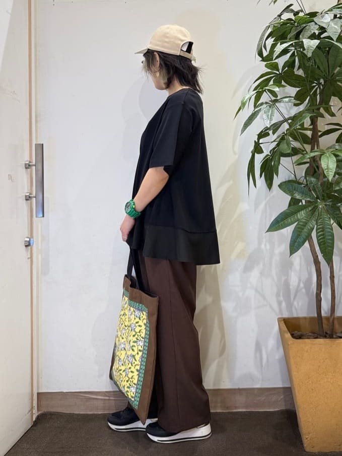 misakiさんの「SHOO･LA･RUE｜【UV/抗菌防臭/洗濯機可】体型カバーも叶う 裾切り替えAライントップス」を使ったコーディネート
